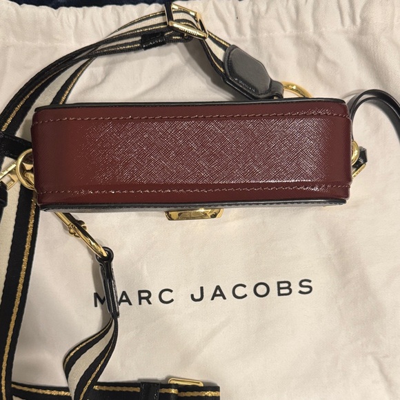 Marc Jacobs Black and Gold Crossbody Bag - Picture 4 of 4
